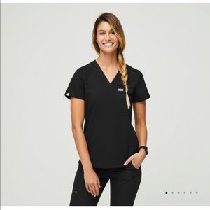 Figs scrub top